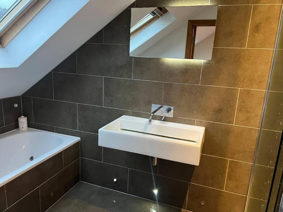 Four Bedroom Modern Victorian Wandsworth House London Kültér fotó